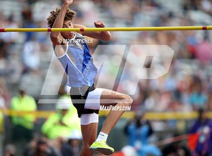 Thumbnail 2 in CHSAA State Championships (High Jump, w/ De Beque's Scottie Vines) photogallery.