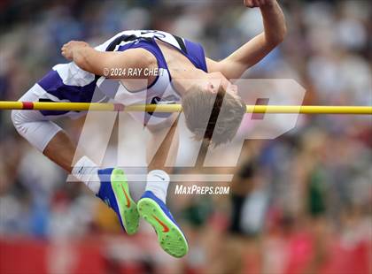 Thumbnail 3 in CHSAA State Championships (High Jump, w/ De Beque's Scottie Vines) photogallery.