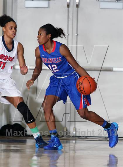 Thumbnail 2 in Manvel vs.  Duncanville (McDonald's Texas Invitational) photogallery.
