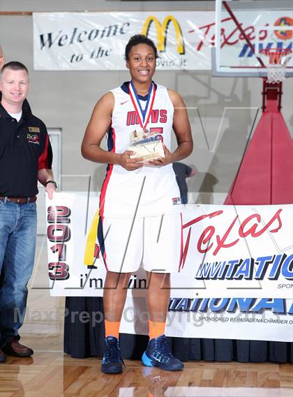 Thumbnail 2 in Manvel vs.  Duncanville (McDonald's Texas Invitational) photogallery.