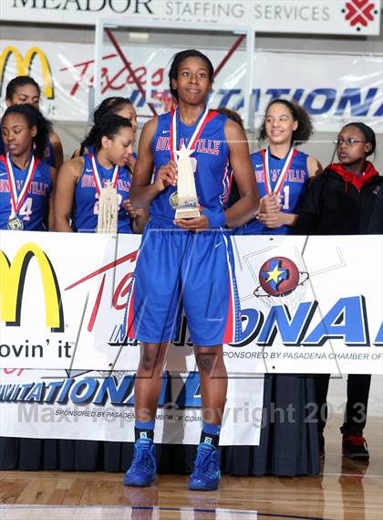 Thumbnail 1 in Manvel vs.  Duncanville (McDonald's Texas Invitational) photogallery.