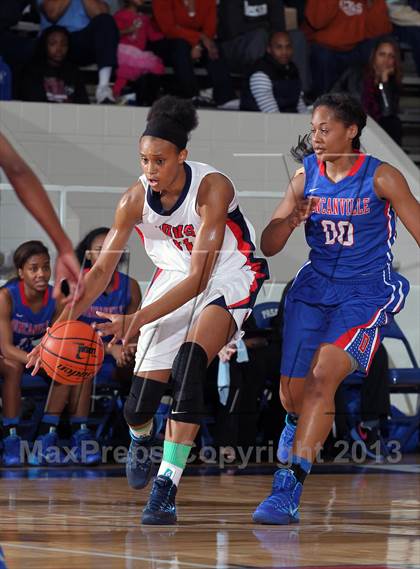 Thumbnail 2 in Manvel vs.  Duncanville (McDonald's Texas Invitational) photogallery.