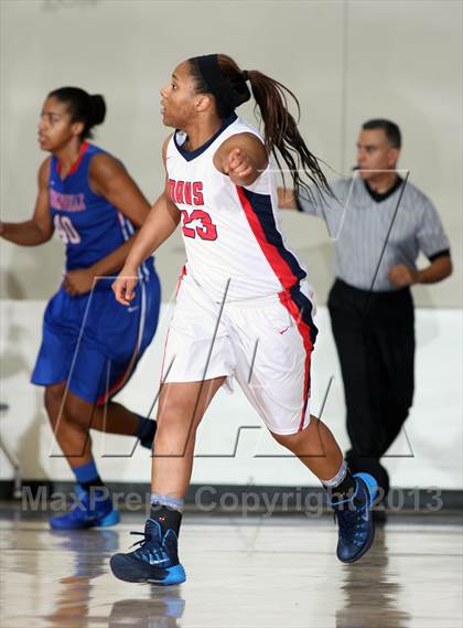 Thumbnail 2 in Manvel vs.  Duncanville (McDonald's Texas Invitational) photogallery.