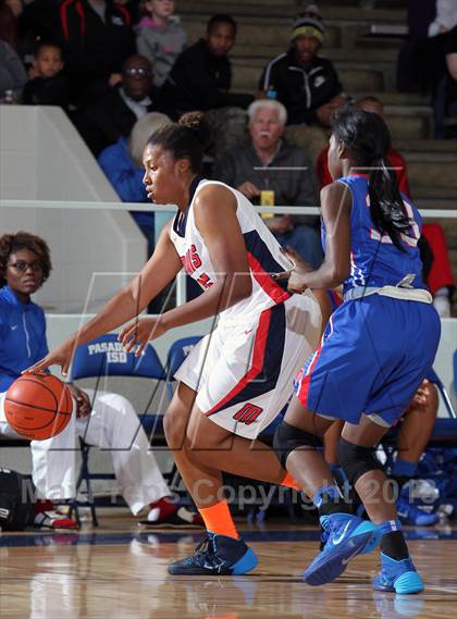 Thumbnail 3 in Manvel vs.  Duncanville (McDonald's Texas Invitational) photogallery.