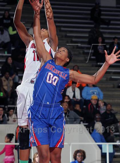 Thumbnail 2 in Manvel vs.  Duncanville (McDonald's Texas Invitational) photogallery.