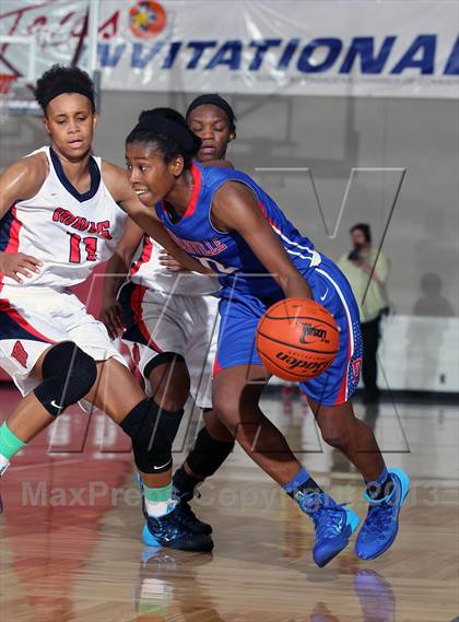 Thumbnail 3 in Manvel vs.  Duncanville (McDonald's Texas Invitational) photogallery.