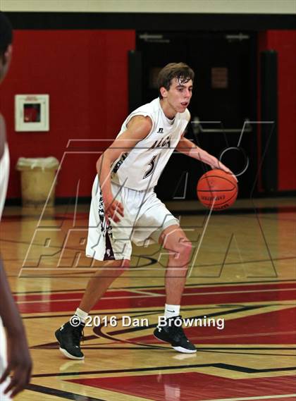 Thumbnail 2 in Alcoa vs  William Blount (Renasant Bank Christmas tournament) photogallery.