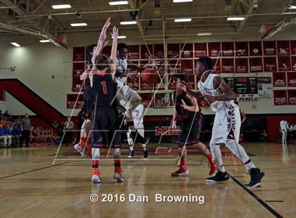 Thumbnail 2 in Alcoa vs  William Blount (Renasant Bank Christmas tournament) photogallery.