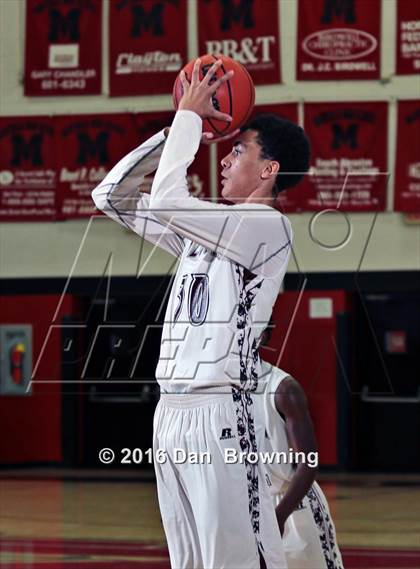 Thumbnail 3 in Alcoa vs  William Blount (Renasant Bank Christmas tournament) photogallery.