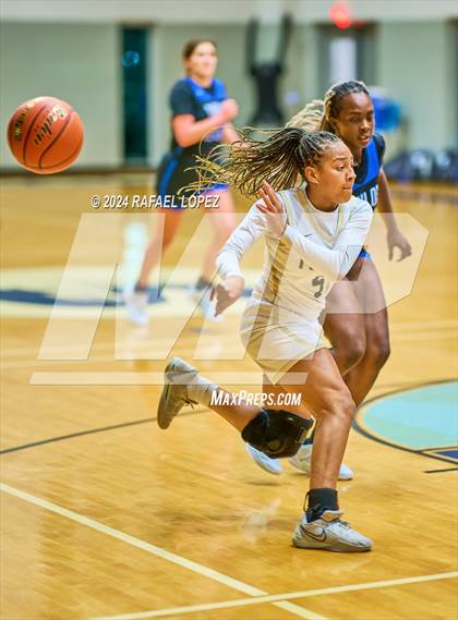 Thumbnail 2 in Foster vs. Katy Taylor (Houston ISD Tournament) photogallery.