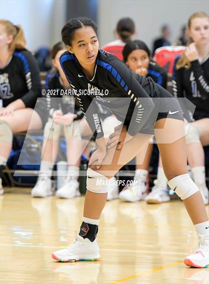 Thumbnail 1 in Dobson vs Holbrook (EPIC Tournament Chandler Prep Invite) photogallery.