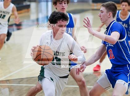 Thumbnail 3 in Mid-Pacific Institute vs. Los Alamitos photogallery.