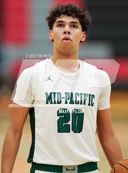 Thumbnail 3 in Mid-Pacific Institute vs. Los Alamitos photogallery.