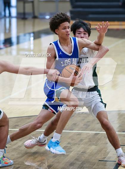 Thumbnail 2 in Mid-Pacific Institute vs. Los Alamitos photogallery.