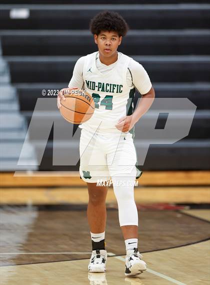 Thumbnail 3 in Mid-Pacific Institute vs. Los Alamitos photogallery.