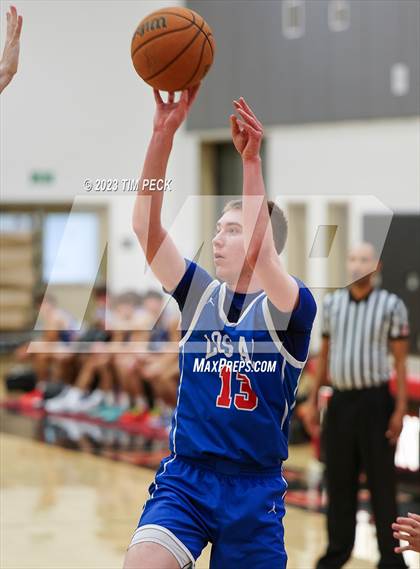 Thumbnail 3 in Mid-Pacific Institute vs. Los Alamitos photogallery.
