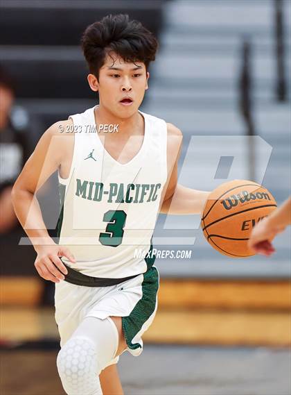 Thumbnail 3 in Mid-Pacific Institute vs. Los Alamitos photogallery.