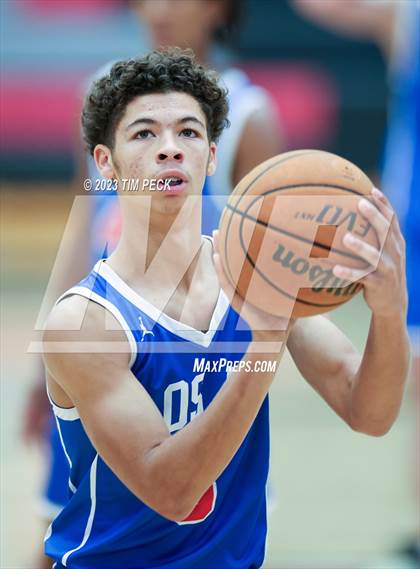 Thumbnail 3 in Mid-Pacific Institute vs. Los Alamitos photogallery.