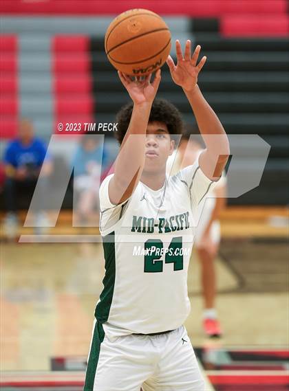 Thumbnail 3 in Mid-Pacific Institute vs. Los Alamitos photogallery.