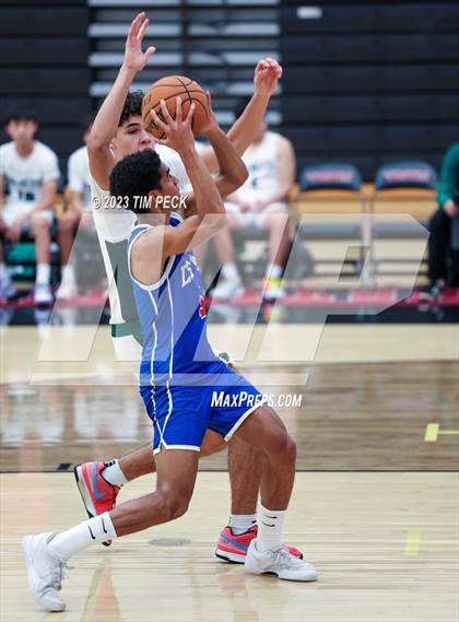 Thumbnail 3 in Mid-Pacific Institute vs. Los Alamitos photogallery.