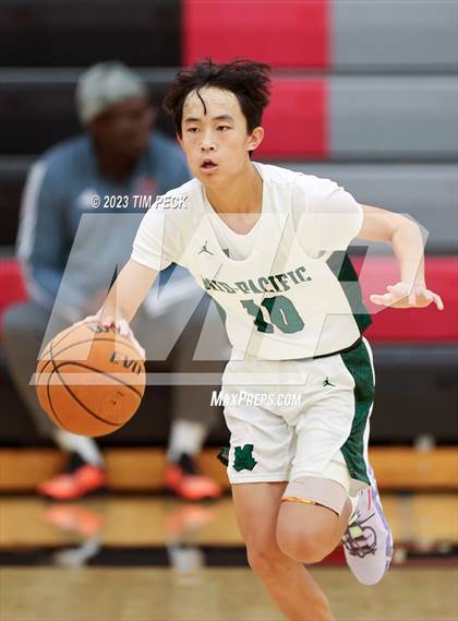 Thumbnail 2 in Mid-Pacific Institute vs. Los Alamitos photogallery.