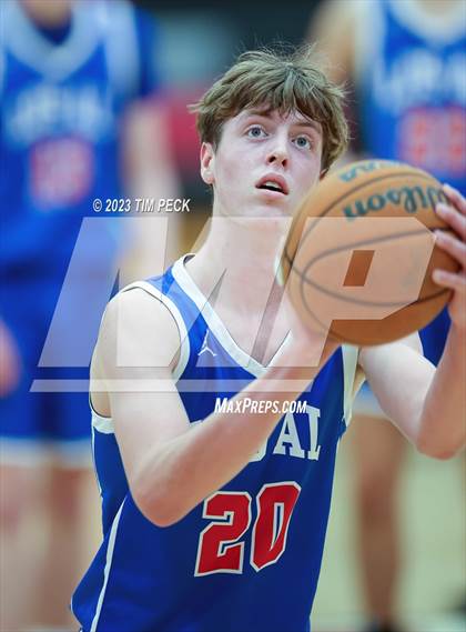 Thumbnail 2 in Mid-Pacific Institute vs. Los Alamitos photogallery.