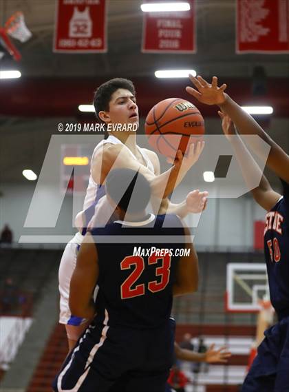 Thumbnail 1 in Hamilton Southeastern vs. Gary West Side photogallery.