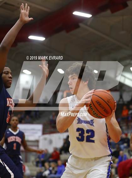 Thumbnail 1 in Hamilton Southeastern vs. Gary West Side photogallery.