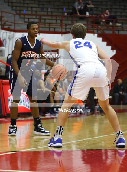 Thumbnail 3 in Hamilton Southeastern vs. Gary West Side photogallery.