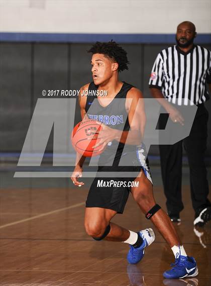 Thumbnail 2 in Tompkins vs Hebron (McDonald's Texas Invitational) photogallery.