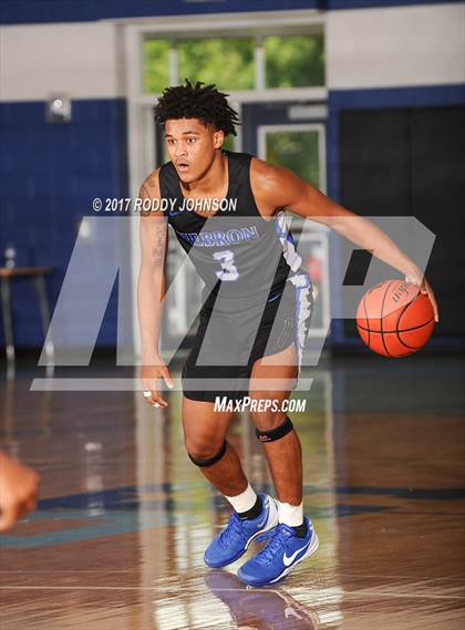 Thumbnail 1 in Tompkins vs Hebron (McDonald's Texas Invitational) photogallery.