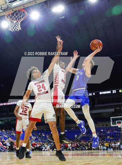 Thumbnail 1 in Hitchcock vs. Childress (UIL 3A Basketball State Final) photogallery.