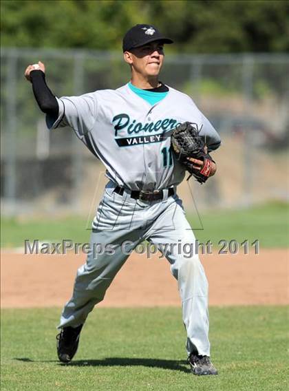 Thumbnail 2 in Pioneer Valley vs El Rancho photogallery.