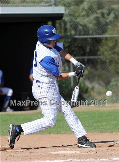 Thumbnail 2 in Pioneer Valley vs El Rancho photogallery.