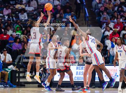 Thumbnail 2 in New Hanover vs North Mecklenburg (NCHSAA 4A Final) photogallery.