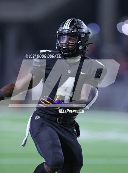 Thumbnail 2 in Cypress Park vs. Tomball (UIL 6A D2 Bi-District Playoff) photogallery.
