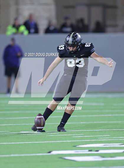 Thumbnail 2 in Cypress Park vs. Tomball (UIL 6A D2 Bi-District Playoff) photogallery.