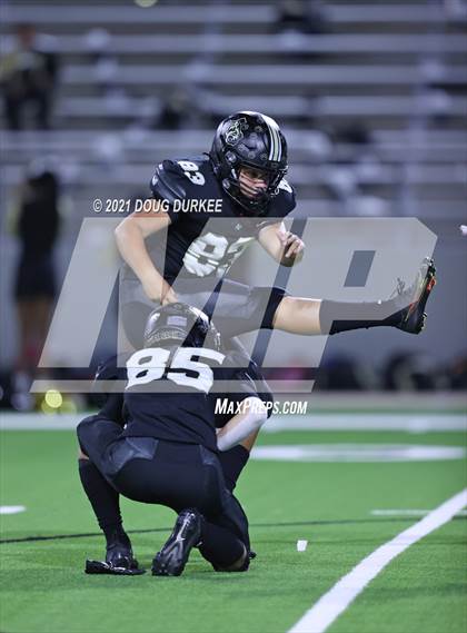 Thumbnail 2 in Cypress Park vs. Tomball (UIL 6A D2 Bi-District Playoff) photogallery.