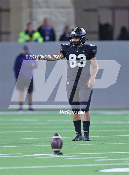 Thumbnail 3 in Cypress Park vs. Tomball (UIL 6A D2 Bi-District Playoff) photogallery.