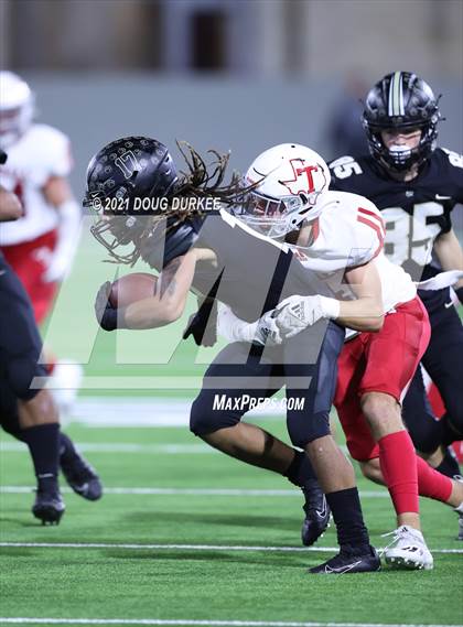 Thumbnail 2 in Cypress Park vs. Tomball (UIL 6A D2 Bi-District Playoff) photogallery.