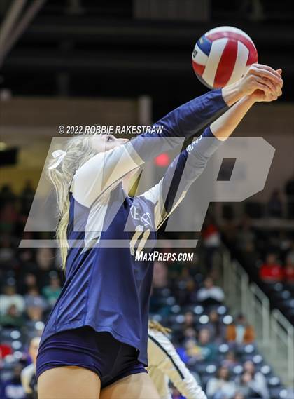 Thumbnail 3 in Tompkins vs. Keller (UIL 6A Semifinal) photogallery.