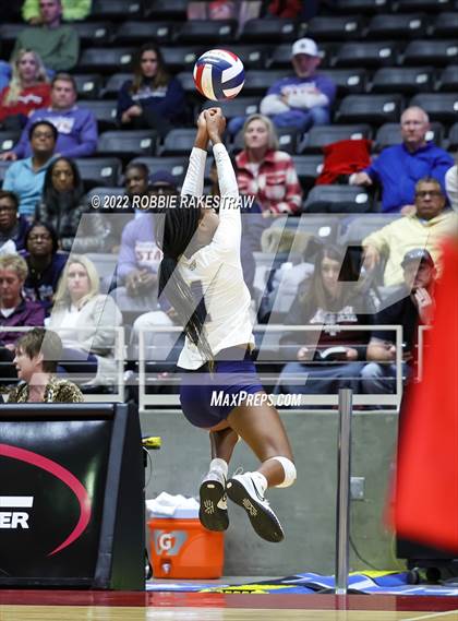 Thumbnail 2 in Tompkins vs. Keller (UIL 6A Semifinal) photogallery.
