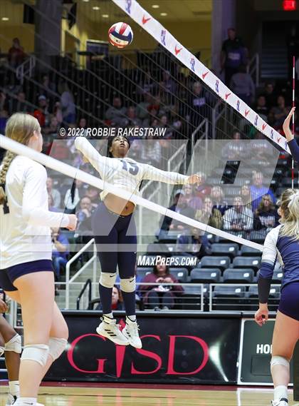 Thumbnail 3 in Tompkins vs. Keller (UIL 6A Semifinal) photogallery.
