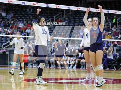 Thumbnail 2 in Tompkins vs. Keller (UIL 6A Semifinal) photogallery.