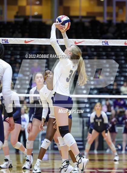 Thumbnail 3 in Tompkins vs. Keller (UIL 6A Semifinal) photogallery.