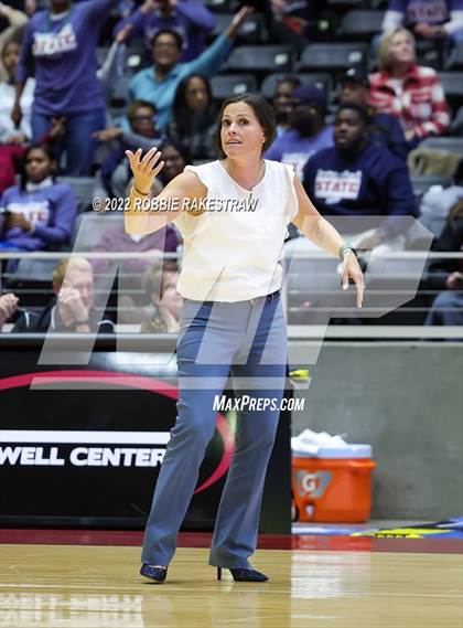 Thumbnail 2 in Tompkins vs. Keller (UIL 6A Semifinal) photogallery.