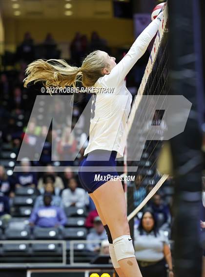 Thumbnail 3 in Tompkins vs. Keller (UIL 6A Semifinal) photogallery.