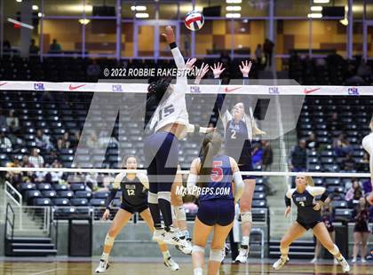 Thumbnail 1 in Tompkins vs. Keller (UIL 6A Semifinal) photogallery.