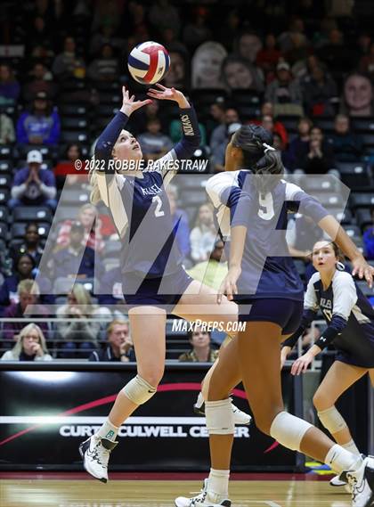 Thumbnail 3 in Tompkins vs. Keller (UIL 6A Semifinal) photogallery.