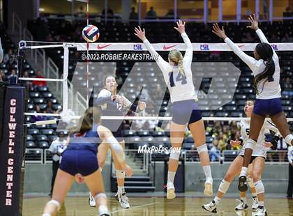 Thumbnail 1 in Tompkins vs. Keller (UIL 6A Semifinal) photogallery.